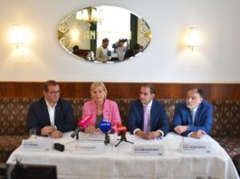 Mag. Christoph Feymann (KFV-Kommunikationsleiter), Sabine Peterbauer (Mutter eines Raseropfers), Mag. Christian Schimanofsky (KFV-Geschäftsführer), Dr. Armin Kaltenegger (Leiter Recht und Normen im KFV)