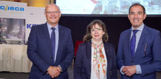 Patrick Delaney (CIECA-Präsident), Doris Wendler (KFV-Präsidentin), Christian Schimanofsky (KFV-Geschäftsführer) lächeln in die Kamera