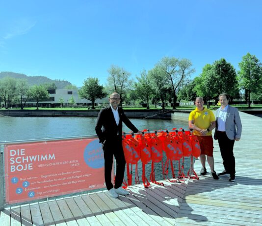 v.l.n.r.: Michael Ritsch (Bürgermeister von Bregenz), Manuel Winkel (Wasserrettung Vorarlberg), Martin Pfanner (KFV) © Landeshauptstadt Bregenz/Vincent Großkopf