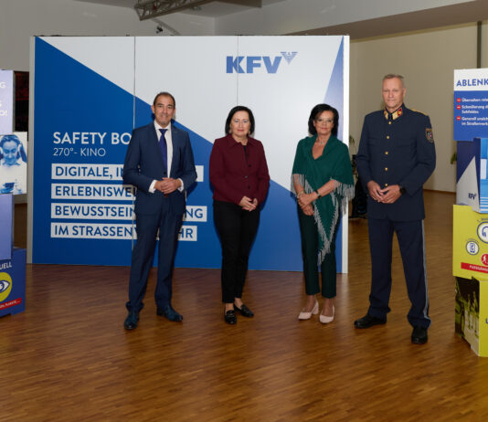 V.L.N.R.: Mag. Christian Schimanofsky (KFV), Elisabeth Meixner, BEd (Bildungsdirektorin Stmk), Dr. Maria Knauer-Lukas (Leiterin Verkehrssicherheit Land Stmk.), Oberst Klaus Rexeis (Landesverkehrsabteilung Stmk) © KFV/APA Fotoservice/ Michael Ferlin-Fiedler