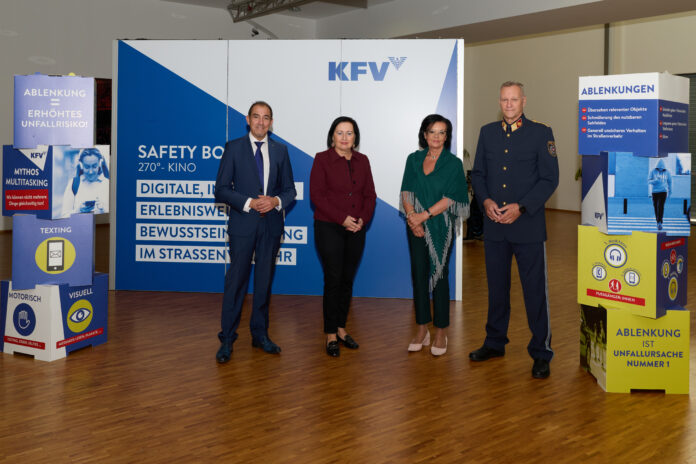 Usage according to submitted contract V.L.N.R.: Mag. Christian Schimanofsky (KFV), Elisabeth Meixner, BEd (Bildungsdirektorin Stmk), Dr. Maria Knauer-Lukas (Leiterin Verkehrssicherheit Land Stmk.), Oberst Klaus Rexeis (Landesverkehrsabteilung Stmk) © KFV/APA Fotoservice/ Michael Ferlin-Fiedler