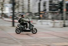 E-Moped-Fahrer