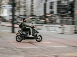 E-Moped-Fahrer