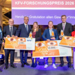 Im Bild v.l.n.r.: Dr. Johanna Trauner-Karner, Geschäftsführerin des KFV, Mag. Christian Eltner, Generalsekretär des VVO, Mag. Klaus Scheitegel, Vizepräsident des VVO, Zweitplatzierte DI Dr. Martina Hauser, Erstplatzierter Dr. Frederik Eisendle, Drittplatzierter Mag. Dr. Peter Spitzer, DI Doris Wendler, Präsidentin des KFV.