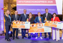 Im Bild v.l.n.r.: Dr. Johanna Trauner-Karner, Geschäftsführerin des KFV, Mag. Christian Eltner, Generalsekretär des VVO, Mag. Klaus Scheitegel, Vizepräsident des VVO, Zweitplatzierte DI Dr. Martina Hauser, Erstplatzierter Dr. Frederik Eisendle, Drittplatzierter Mag. Dr. Peter Spitzer, DI Doris Wendler, Präsidentin des KFV.